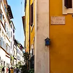 Domus In Lauro