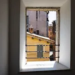 Domus In Lauro